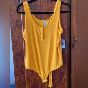 Sofia Vegara Women’s Sleeveless Ribbed Henley Thong  Bodysuit NWT